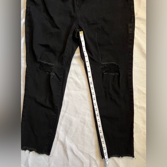 SHEIN Curve Women's Black Distressed Jeans 18 inch Waist, Size 3XL - Picture 8 of 14